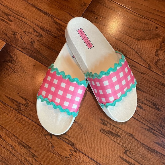 COPY - Vineyard Vines Printed Slides - Picture 1 of 4